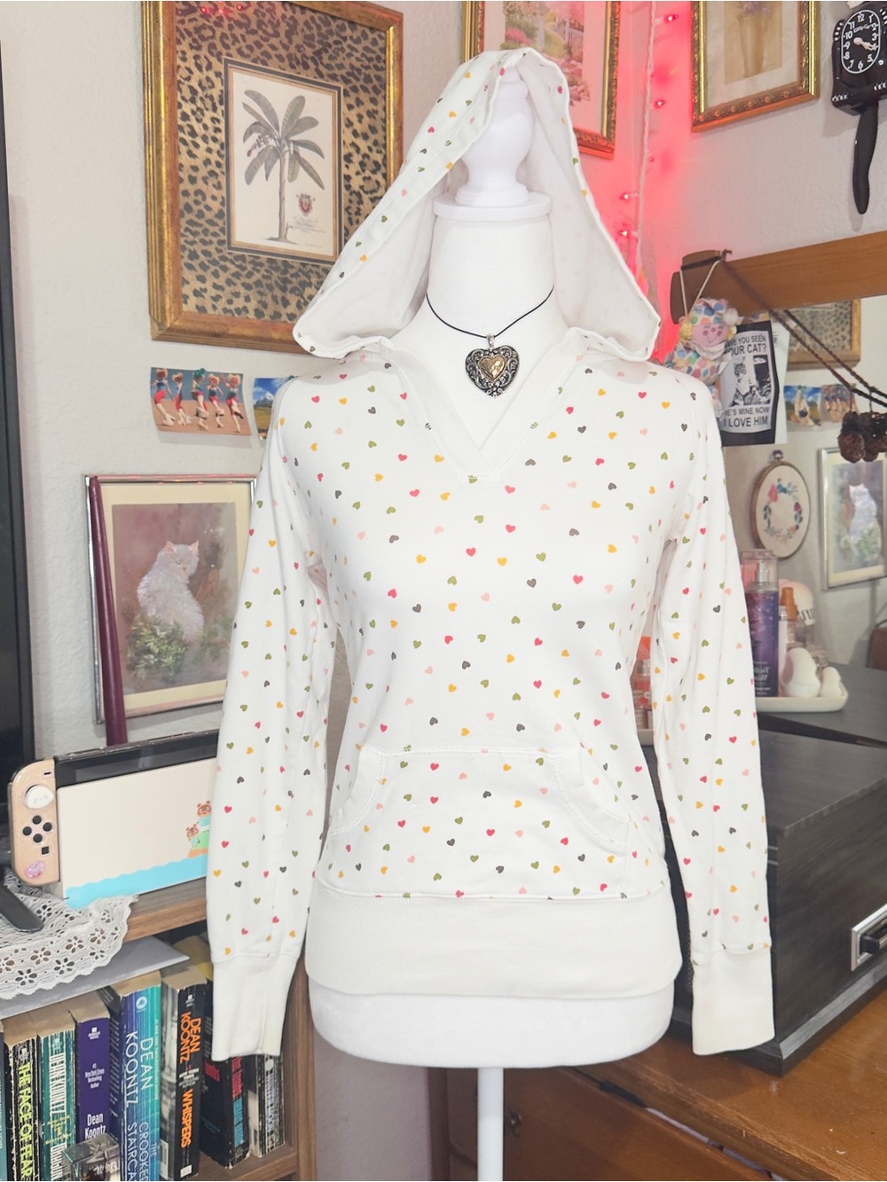 Y2K Women’s Heart-Print Hooded Pullover Sweatshirt - White - Picture 6 of 10